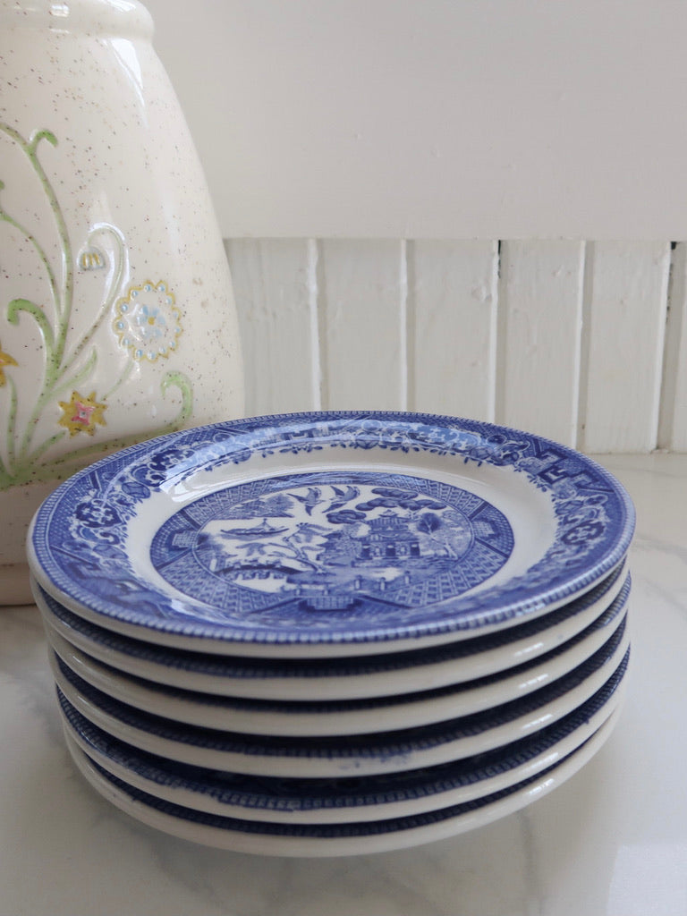 Small Blue and White China Dish – Trend and Tradition